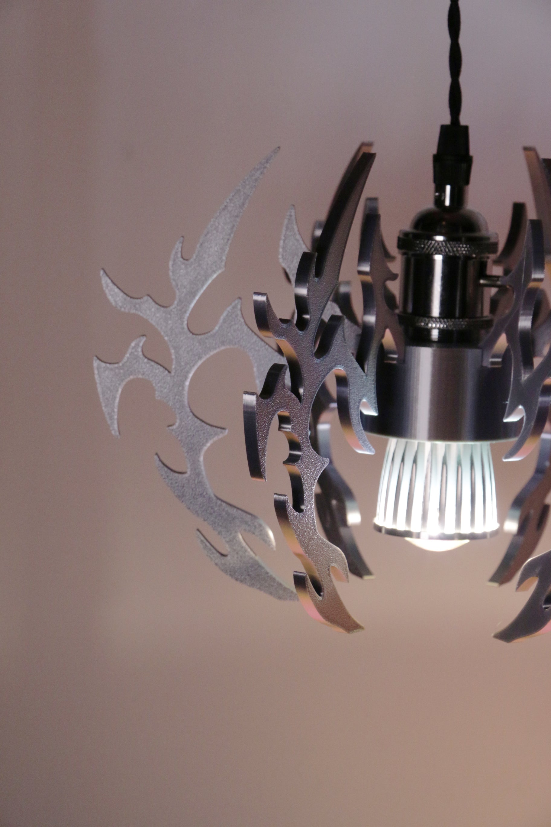 Fervooor Cyber Spider 3D printed 3-in-1 design/candle holder, lamp & jewelry display rack