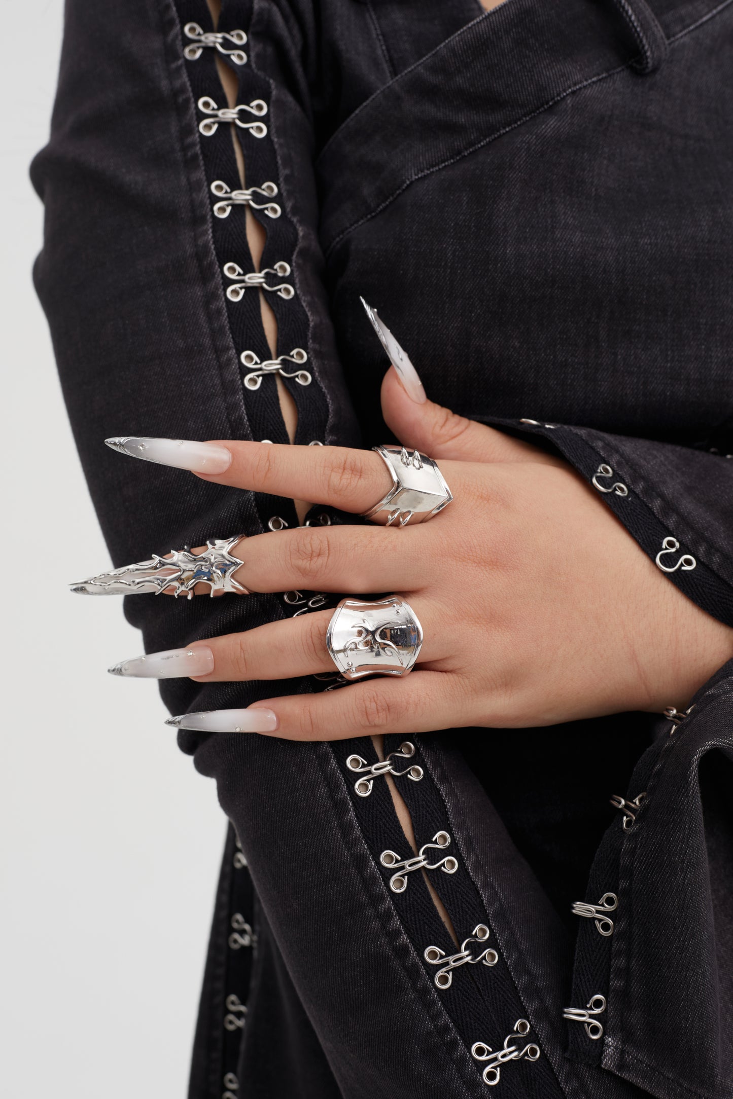 Fervooor Battle Angel Silver Flaming Shield Fingertip Ring