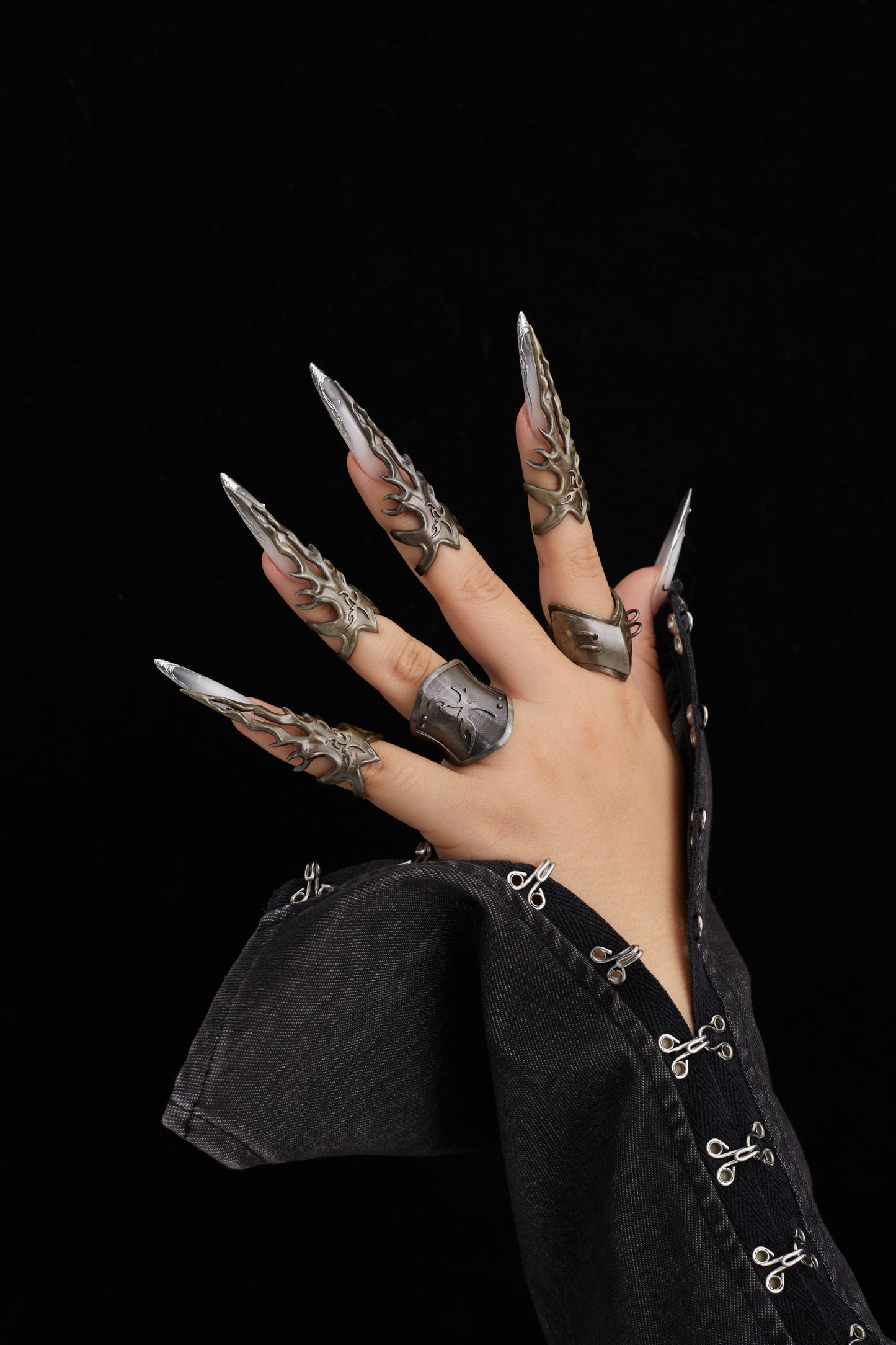 Fervooor Battle Angel Aged Bronze Flaming Shield Fingertip Ring