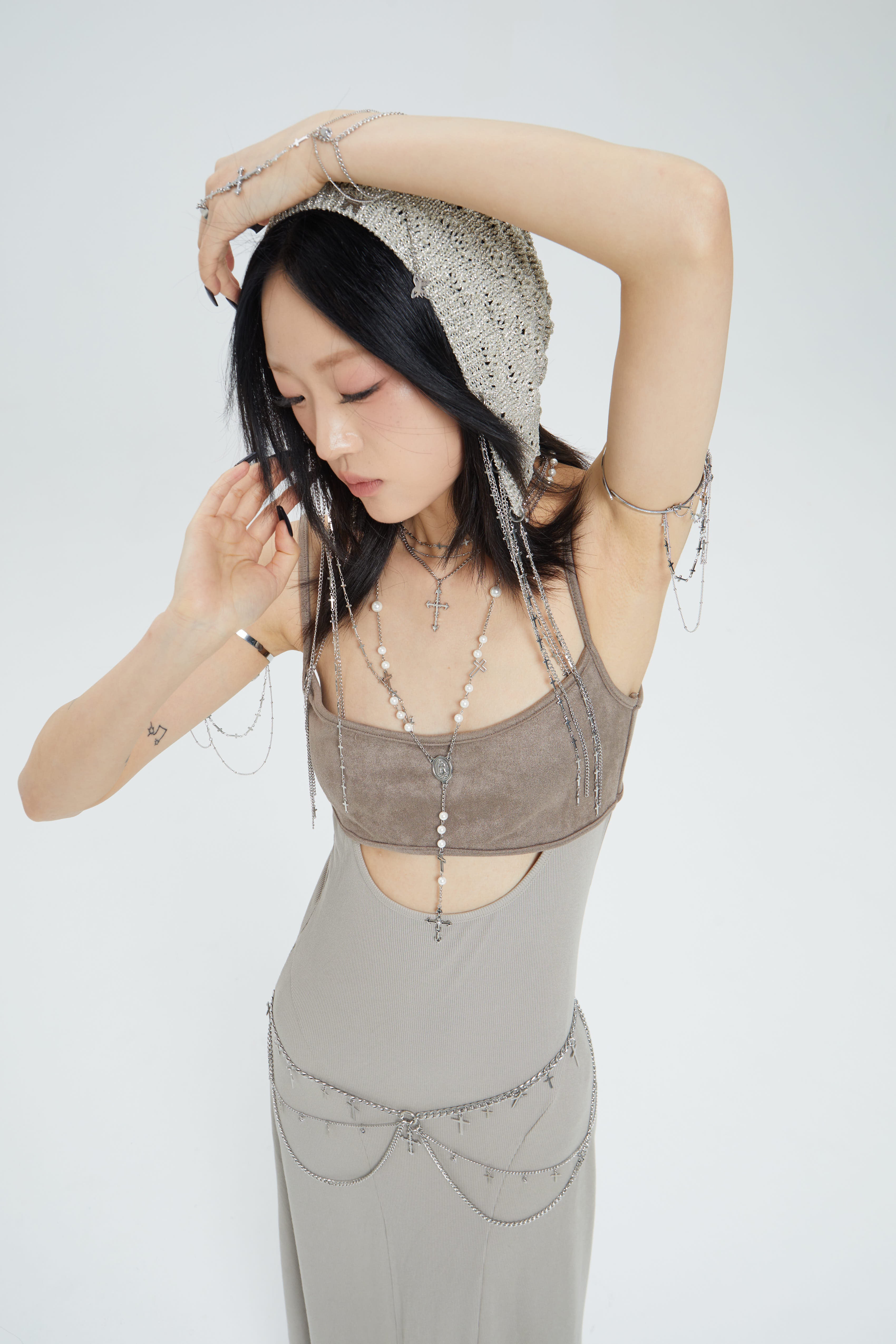 Fervooor Dune chrome heart lily crucifix long chain necklace