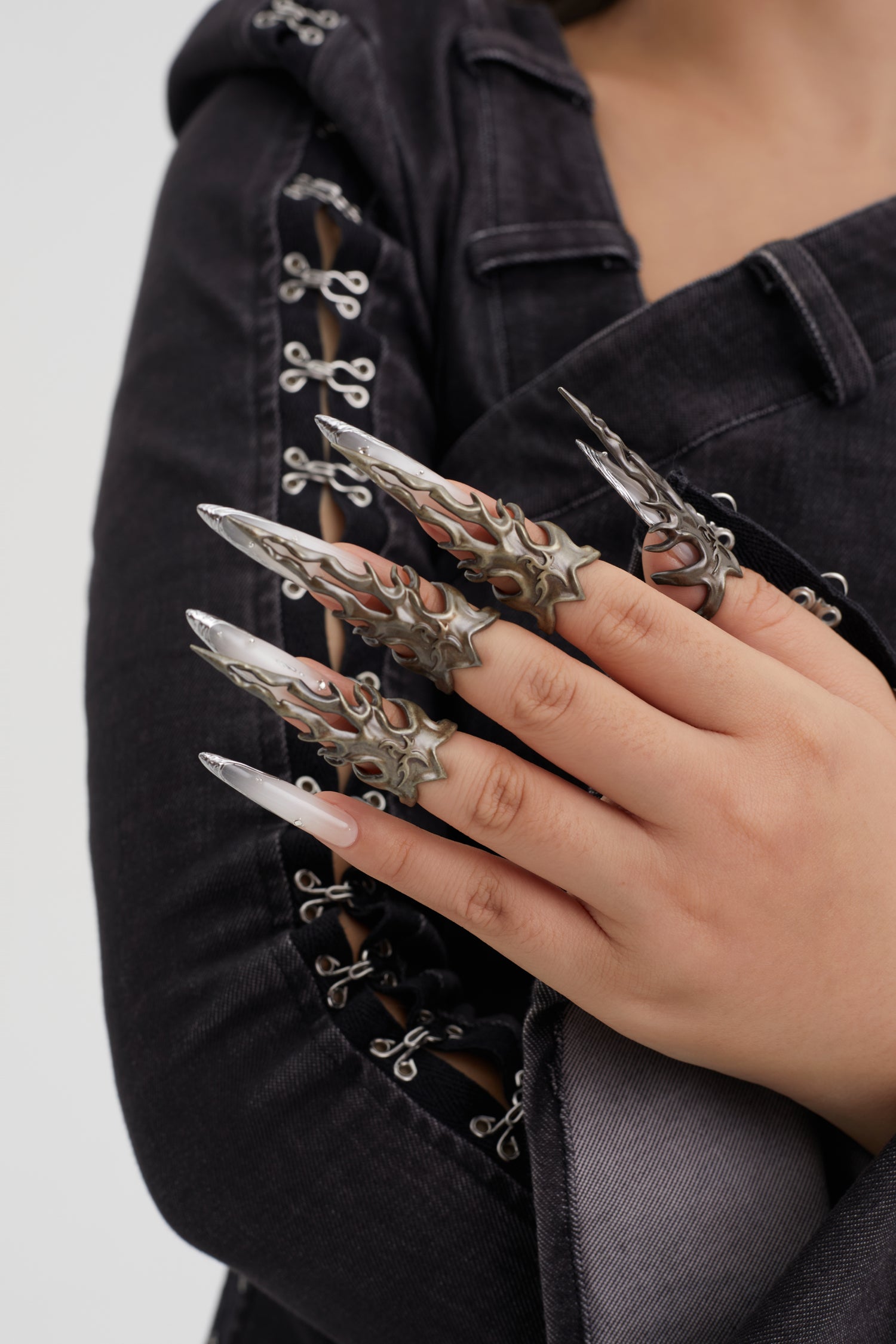 Fervooor Battle Angel Aged Bronze Flaming Shield Fingertip Ring