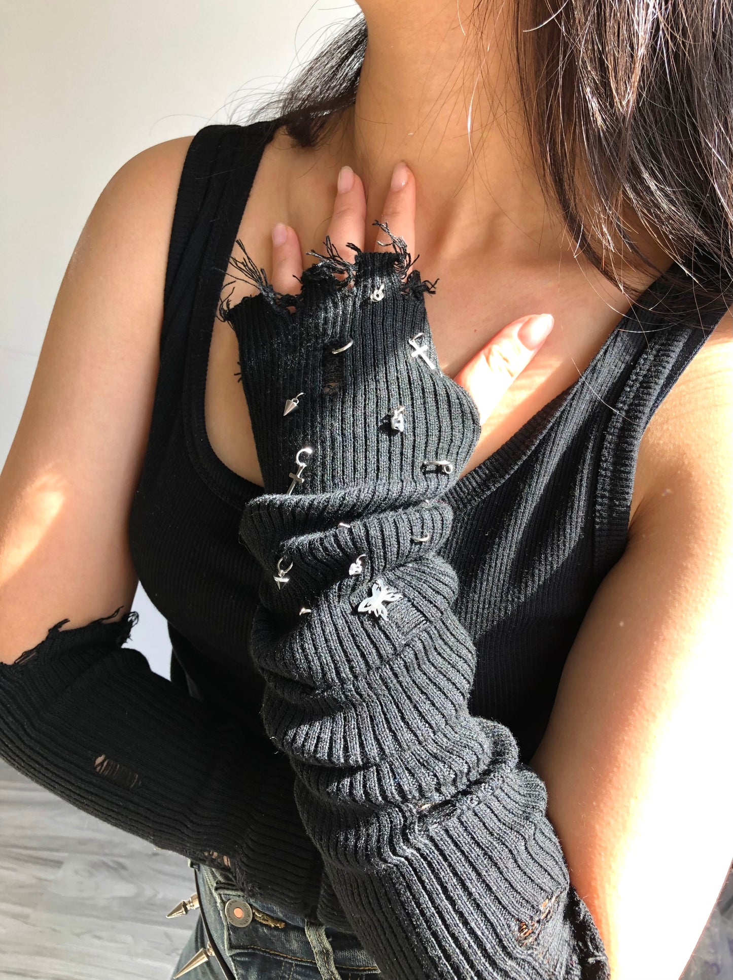 Fervooor black long ripped knitwear arm warmer
