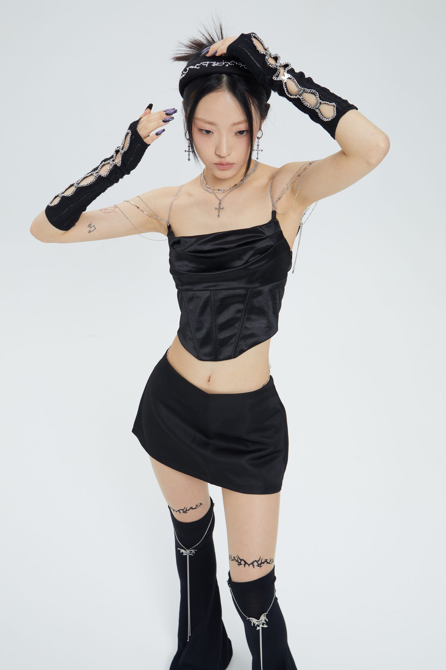 Fervooor Dune chrome heart lily crucifix choker