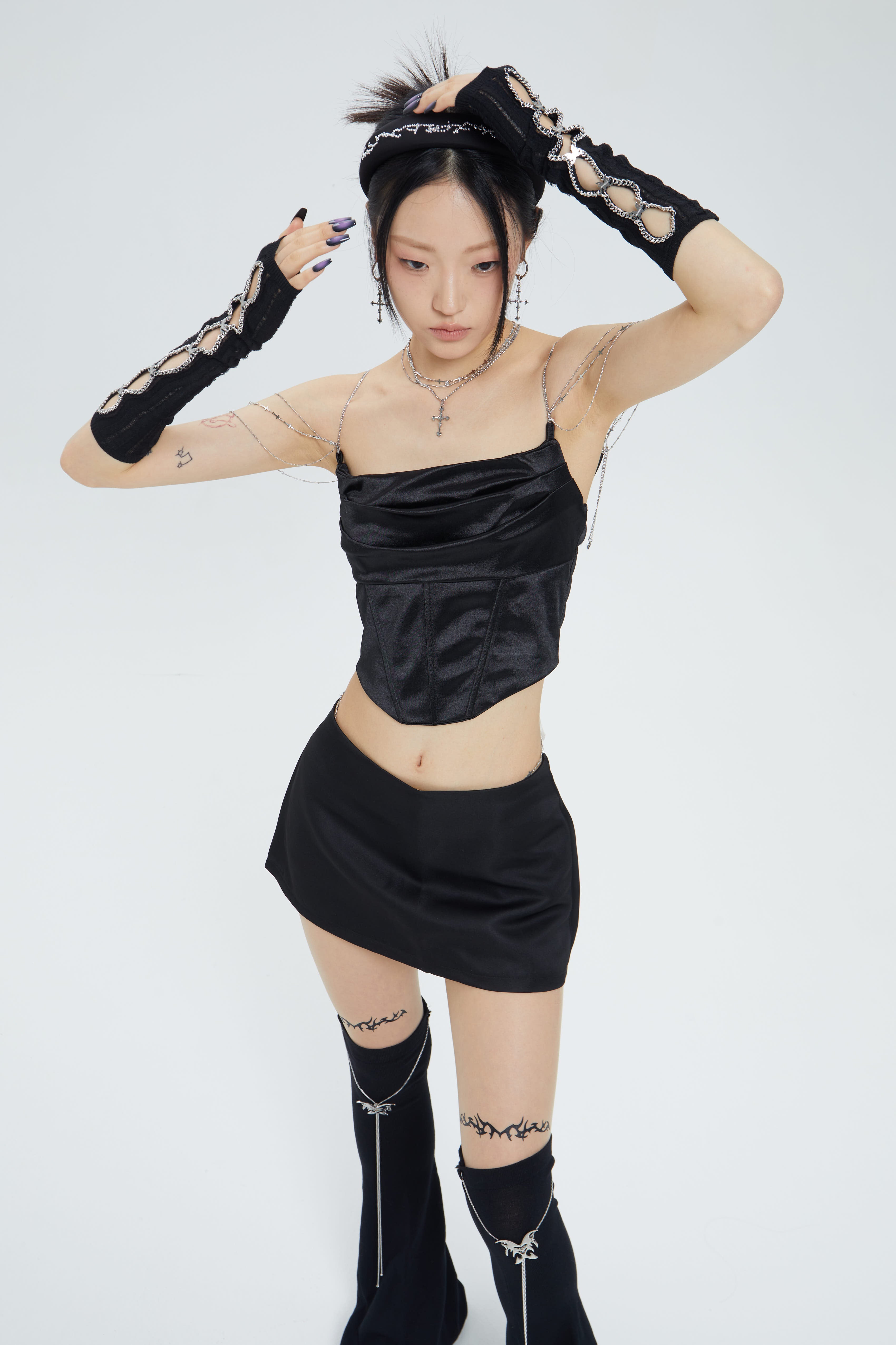 Fervooor Dune chrome heart lily crucifix choker