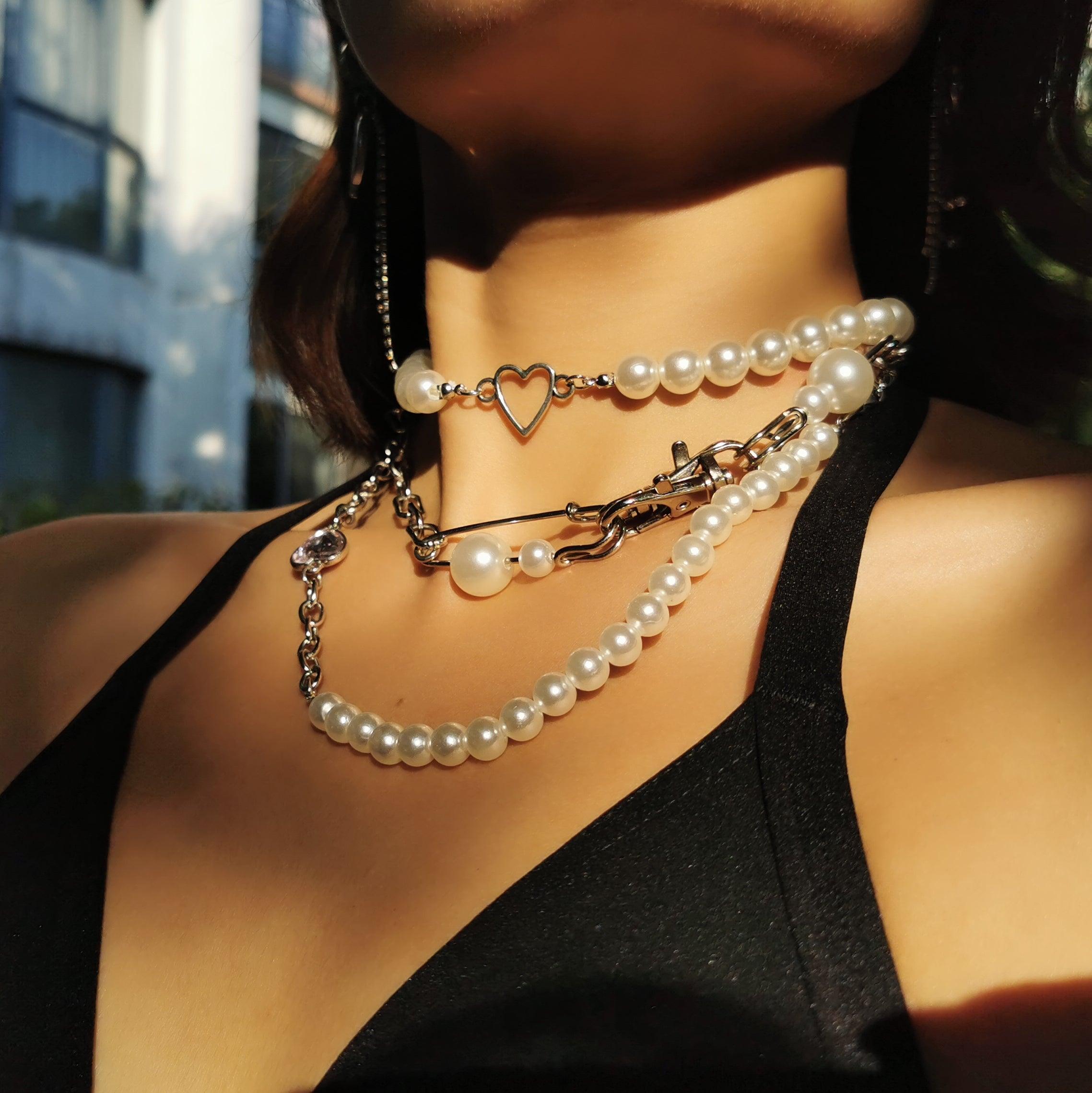 Oversized Love Heart Pendant Choker Necklace Goth Black Velvet –  pinupgirlclothing.com
